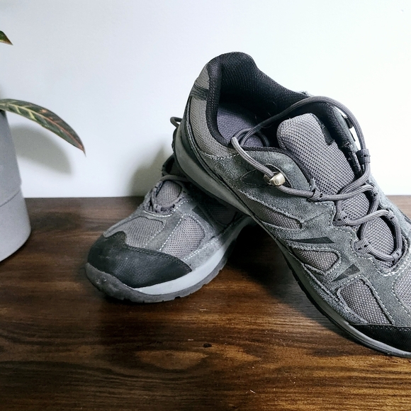 Size US 9 Men's Gray Outbound Low Cut Hiking Shoes, Water Resistant. - Picture 1 of 6